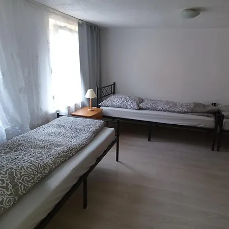 Octopus-1 Monteurwohnung In Zentrum! 2-zkb In 1og 호프가이스마