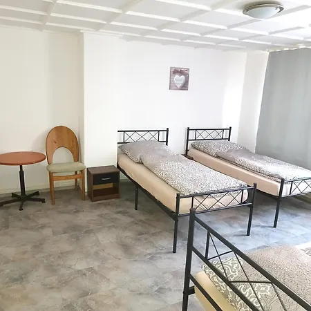 Octopus-1 Monteurwohnung In Zentrum! 2-zkb In 1og 호프가이스마